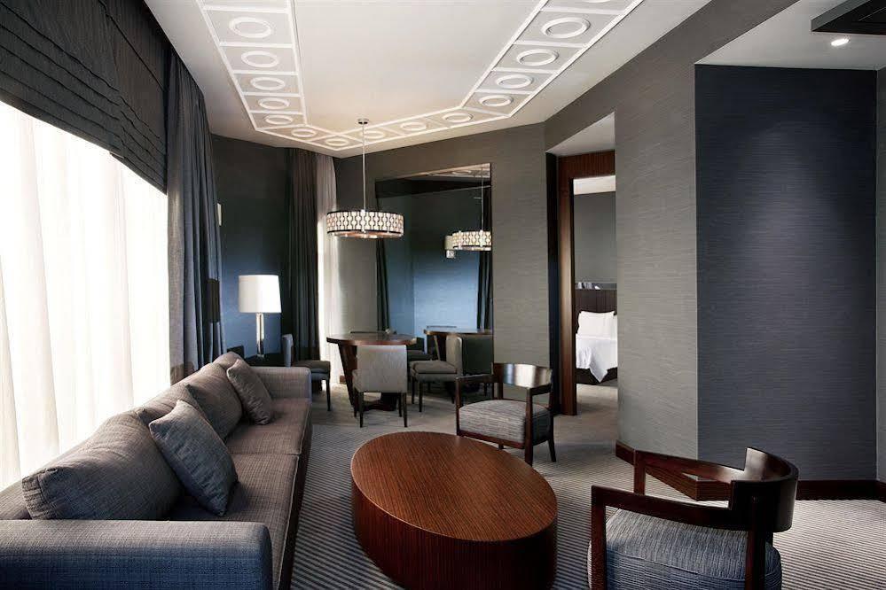 Sheraton Batumi Hotel Exterior foto A suite at the hotel