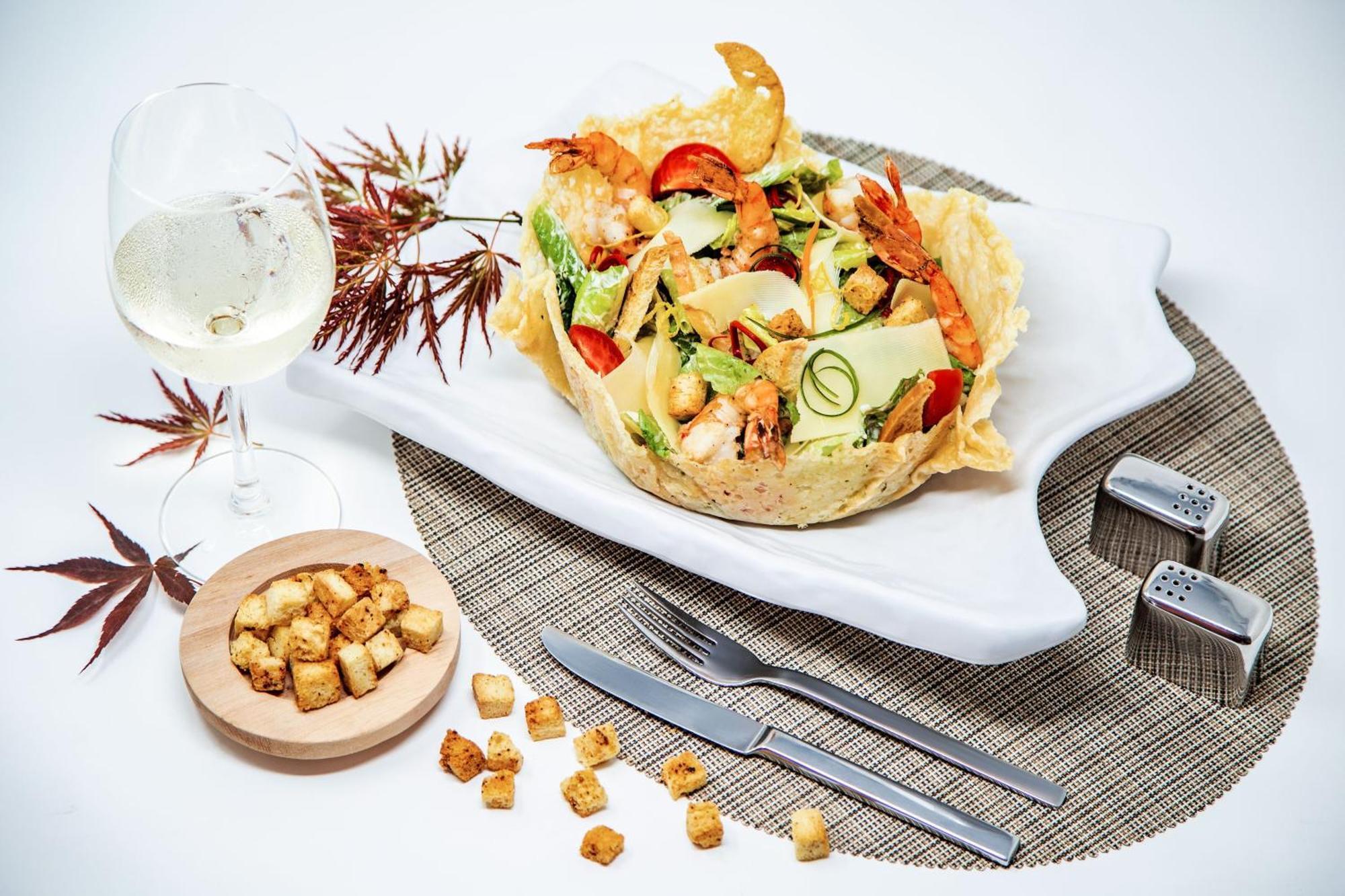 Sheraton Batumi Hotel Exterior foto Caesar salad
