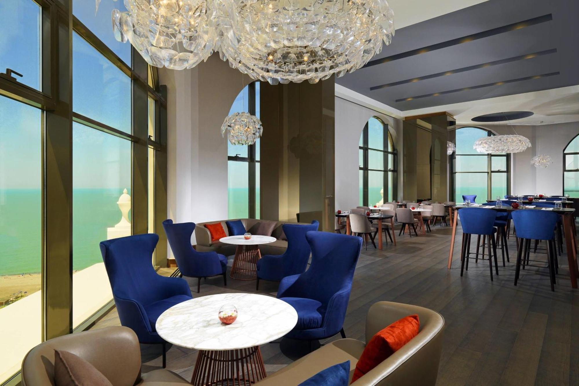 Sheraton Batumi Hotel Exterior foto The Lounge at the 360° Sky Lounge