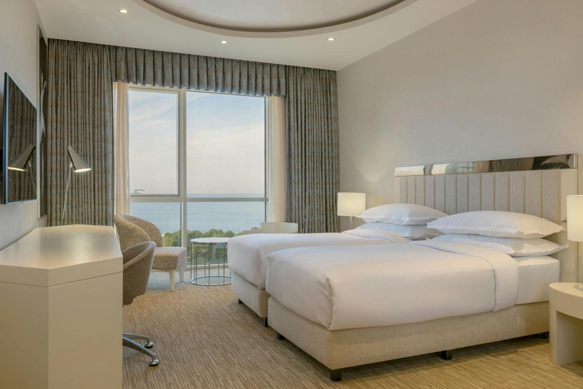 Sheraton Batumi Hotel Exterior foto Deluxe Room