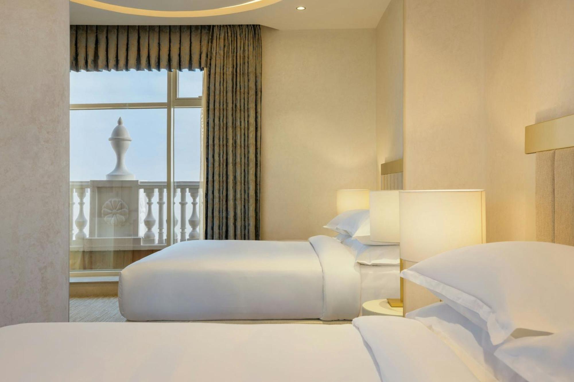 Sheraton Batumi Hotel Exterior foto Deluxe room